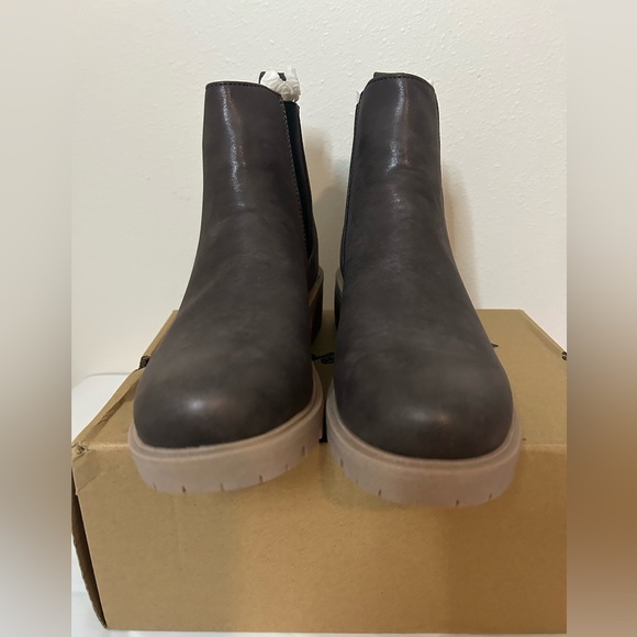 NIB SEVEN 7 FOOTWEAR BILLIE CHELSEA BOOT IN COLOR BRONZE SIZE 9 - Picture 9 of 12